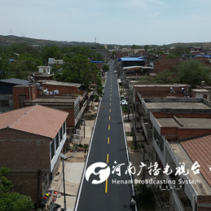 人大代表履职办实事 柏油路铺就乡村振兴幸福路
