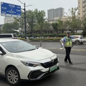 定点治理破解交通难题，省医周边交通秩序得到提升