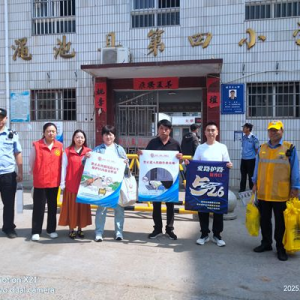 开展爱路护路宣传  筑牢铁路安全防线