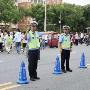 驻马店市新蔡县交警圆满完成2025年中招考试交通安保任务