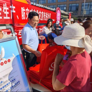 驻马店市正阳县五单位联合到鼓楼社区开展“双报到”主题党日活动