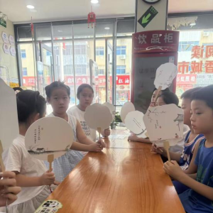 驻马店市新蔡县新华书店开展手工研学活动——DIY非遗漆扇