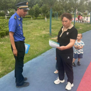 新乡城管：整治不松 犬链不掉
