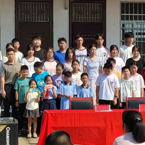 驻马店市正阳县油坊店乡王岗村：金秋送暖 助学圆梦