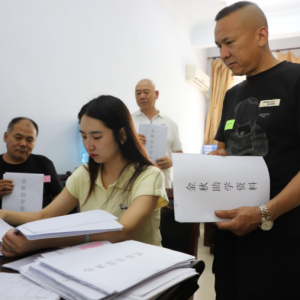河南能源义煤公司千秋煤矿工会：启动“金秋助学”活动 织密职工子女就学保障网