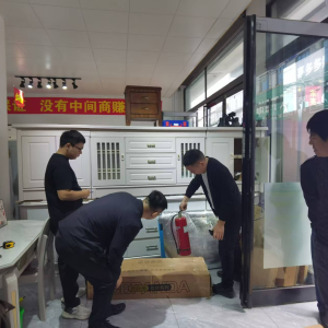 驻马店市新蔡县棠村镇筑牢“双节”期间餐饮服装行业安全防线