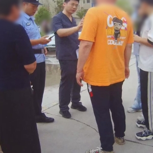 “躲是没用的！破门只需一分钟！”