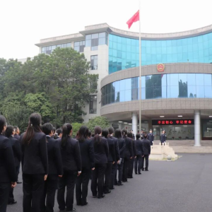 团结奋进 勇担使命 武陟县检察院举行升国旗仪式