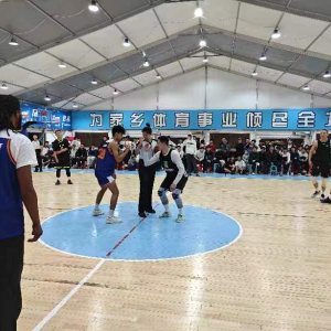 驻马店市正阳县迎来一场高水平篮球赛