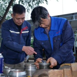 新乡城管：打破技术壁垒 环卫关键设备维修见实效