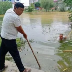 驻马店市正阳县寒冻镇沟渠联通顺民意 干群同心暖人心