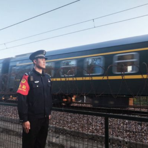 “雨情”就是警令 铁警筑牢安全网守护线路平安路