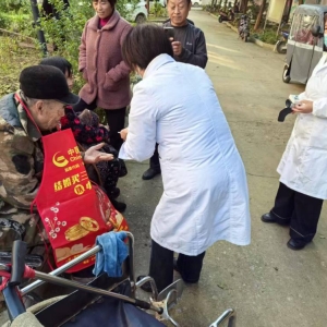 河南省新蔡县弥陀寺乡卫生院：重阳节送健康 免费体检暖夕阳