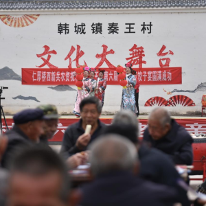 宜阳韩城镇秦王寨村：八仙桌前饺子香 重阳敬老暖人心