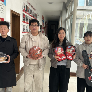 义煤公司千秋煤矿：文体礼包送到手 ​贴心健康暖到心