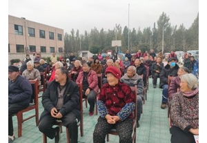 新郑市郭店镇小杨庄村开展重阳节敬老活动