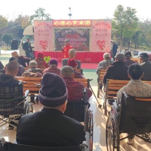 驻马店市正阳县心连心艺术团爱心献给养老院