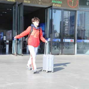 驻马店市正阳县：全运冠军载誉归 家乡正阳迎英雄