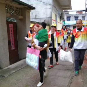 驻马店市正阳县闵玲：热心公益14年