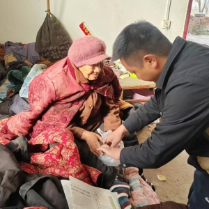 驻马店市新蔡县弥陀寺乡社保所开展养老保险年审上门服务