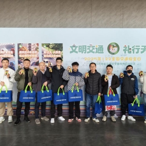 郑州交警成功组织 122全国交通安全日主题宣传活动