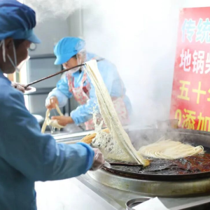 正阳县铜钟镇：四代人 一口锅 52年油香 72岁郑记有的馓子香飘全国