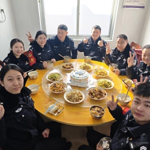 警旗飘扬映初心 使命在肩砺前行——邓州站派出所 举办系列活动庆祝“中国人民警察节”