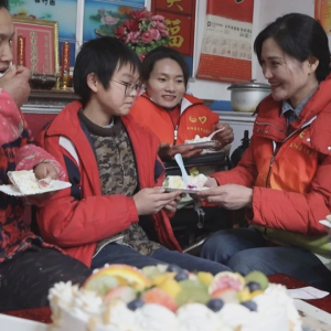 驻马店市正阳县大林镇：用爱点亮生日烛光暖心蛋糕爱心助学