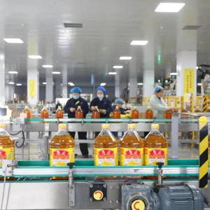 驻马店市正阳县：春节备货忙 正阳鲁花花生油产销两旺保供应