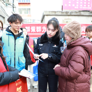 中原公安守护春节‘钱袋子’ 反诈宣传送上门