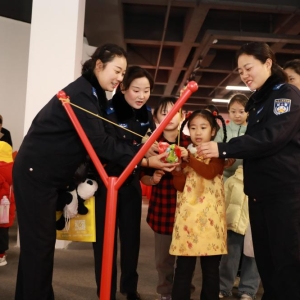 非遗匠心 其华灼灼！金水女警：艺术馆里“闹”元宵 共迎“三八”妇女节