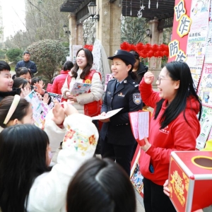 赏国风元宵，逛趣味游园——中原公安为民守护反诈防线