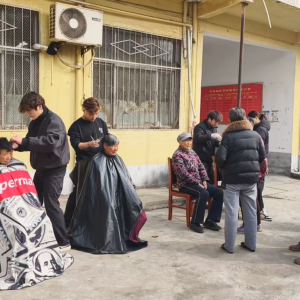 鹤壁市山城区石林镇耿寺村开展爱心义剪志愿服务活动
