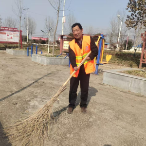 驻马店市正阳县彭桥乡：无手硬汉李有强 爱岗敬业又善良